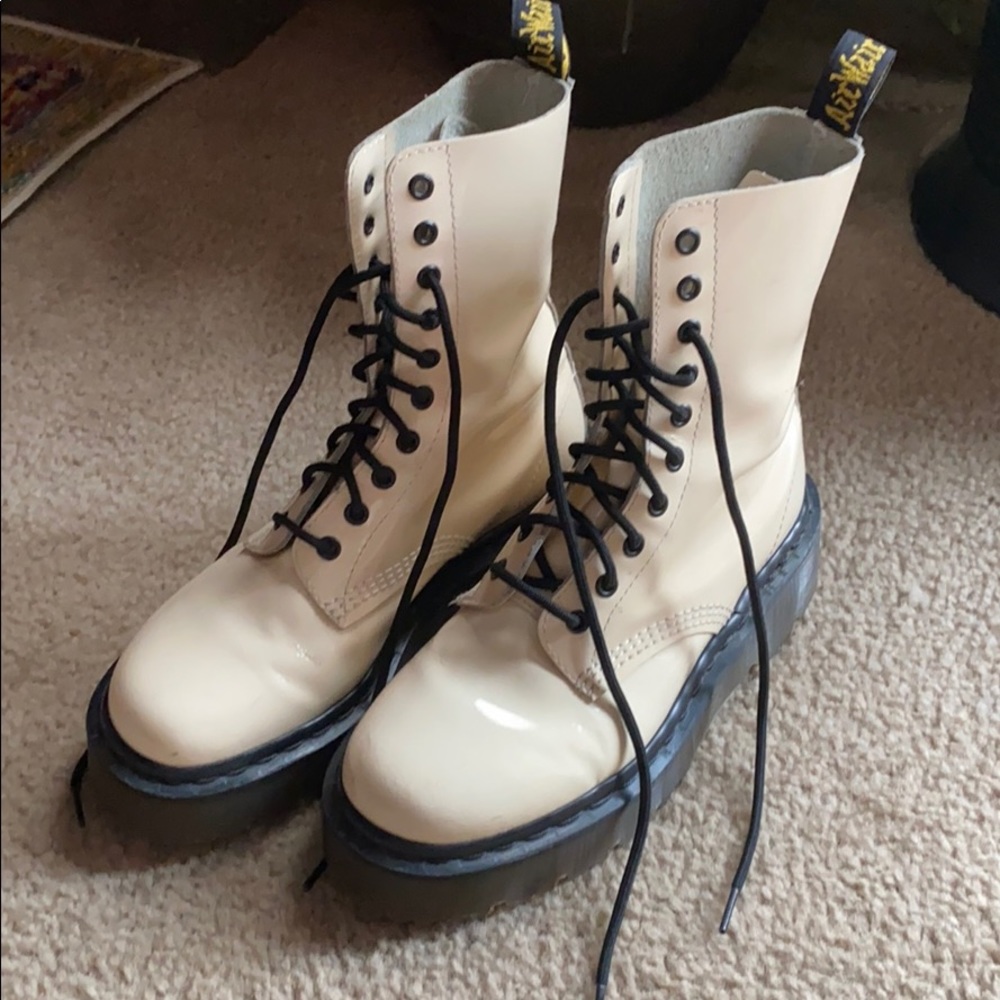 Dr. Marten VINTAGE 1490 Cream Patent Leather